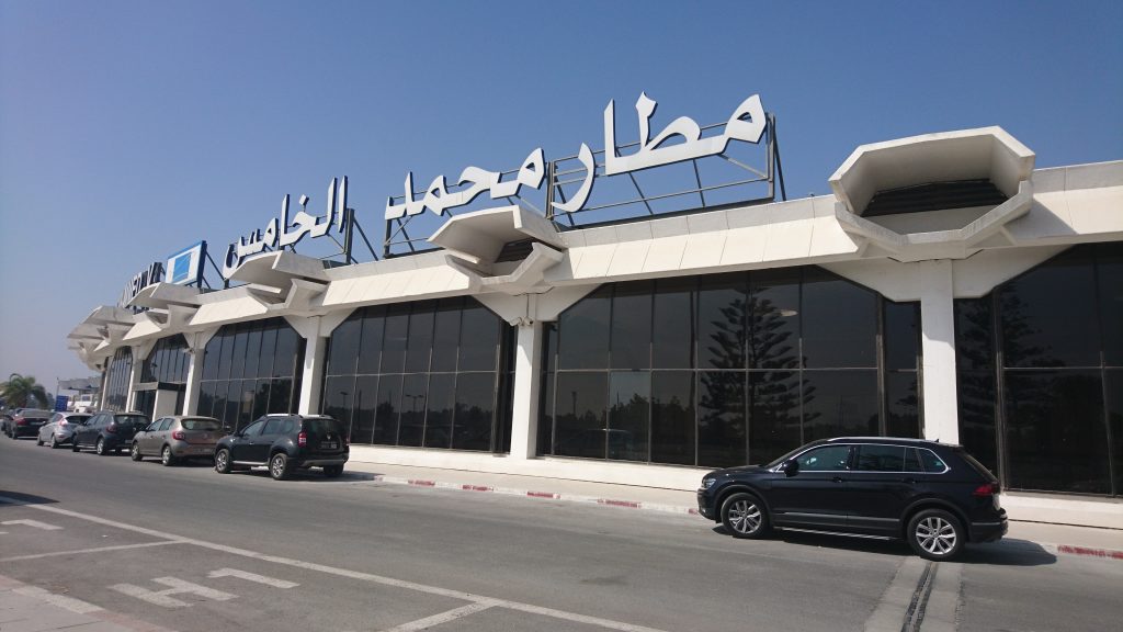 فلسطيني عالق بمطار البيضاء بعدما أرجعته سلطات الأردن و رفضه المغرب