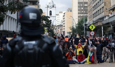 مقتل 10 أشخاص في تظاهرات مناهضة للحكومة بكولومبيا