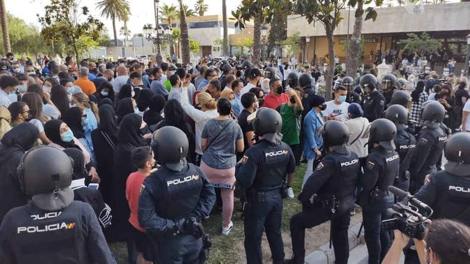 محاصرة زعيم حزب "فوكس" المتطرف بسبتة المحتلة