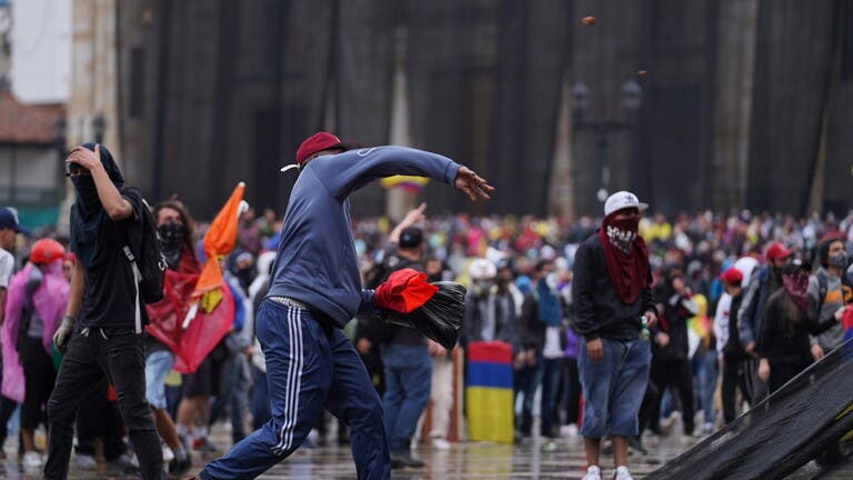 محتجون في بوغوتا يحاولون اقتحام الكونغرس الكولومبي
