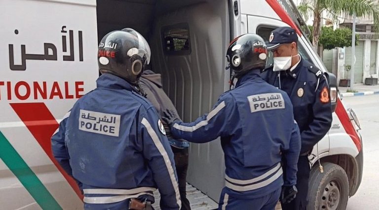 خريبكة: توقيف 3 جانحين "مقرقبين" مسلحين هشموا زجاج سيارتين