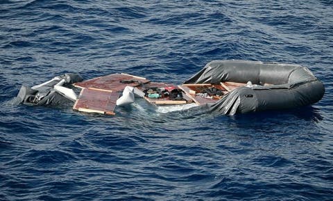 مصرع 50 شخصا في غرق مركب للمهاجرين السريين بسواحل ليبيا
