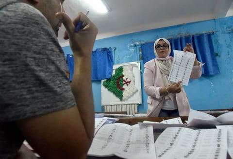 الاسلاميون ثالثا.. إعلان فوز “حزب جبهة التحرير ” بانتخابات البرلمان بالجزائر