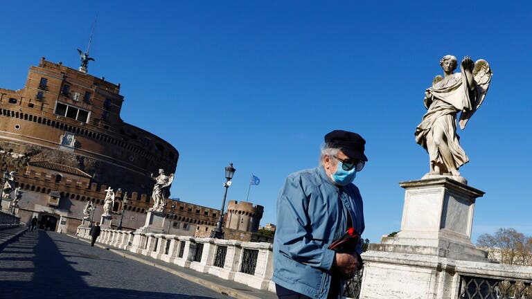 كورونا.. إيطاليا تلغي الإلزام بوضع الكمامات في الأماكن المفتوحة