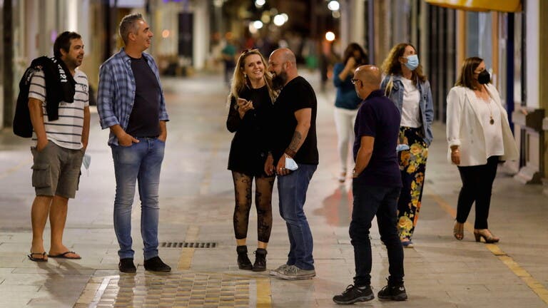 إسبانيا تلغي إلزامية ارتداء الكمامات في الشوارع