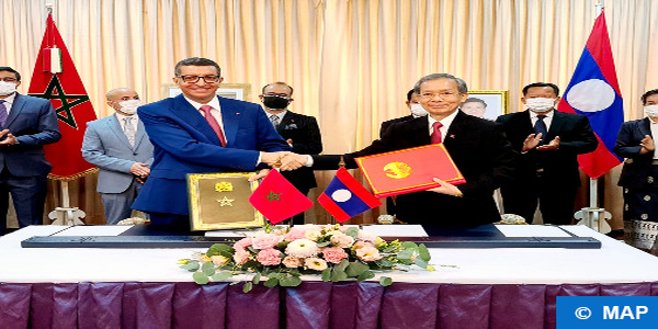 التوقيع على اتفاق بين المغرب ولاوس يتعلق بإلغاء التأشیرة لحاملي الجوازات الدبلوماسیة الرسمیة وجوازات الخدمة