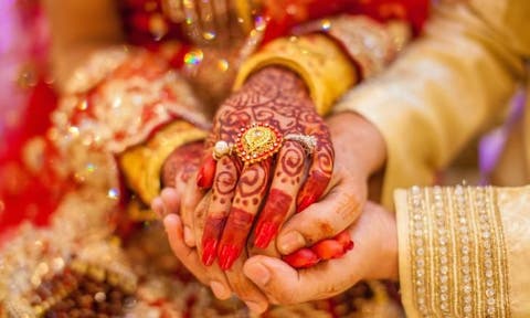 الهند.. وفاة عروس أثناء حفل زفافها والعريس يستبدلها بشقيقتها