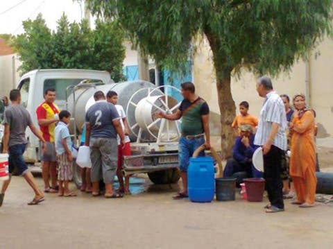 يحدث في الجزائر.. السلطات تحدد ثلاث ساعات فقط باليوم للتزود بالماء