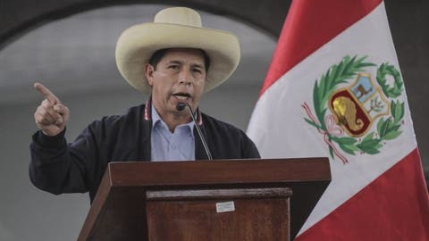 فوز المرشح اليساري بيدرو كاستييو برئاسة البيرو