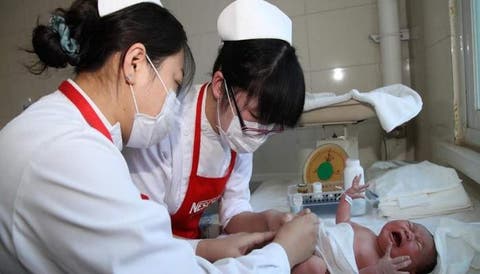 الصين تلغي الغرامات على ولادة الطفل الثالث