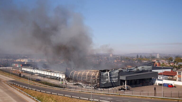 مقتل 7 مواطنين في جنوب إفريقيا وسط أعمال "شغب ونهب