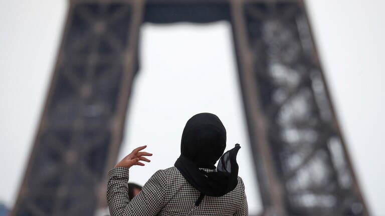 محكمة أوروبية تجيز للشركات حظر الحجاب