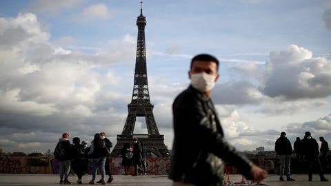 فرنسا تشدد قيود مكافحة كوفيد-19 على المسافرين