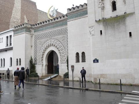 فرنسا.. قانون يشدد الرقابة على المساجد ويحارب تعدد الزوجات