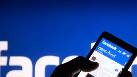 “فايسبوك” تختبر خاصية للتبليغ عن “الأصدقاء المتطرفين”