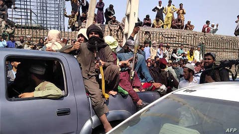 مفاوضو طالبان في طريقهم للقصر الرئاسي تمهيدا لتسلم السطلة