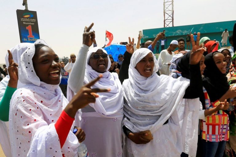 السودان.. سيدة تدّعي "النُّبوة" تتسبب في مقتل شخصين