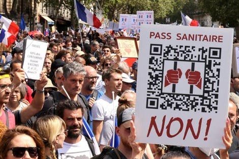 للأسبوع الخامس على التوالي.. الفرنسيون يحتجون رفضا “للجواز الصحي”