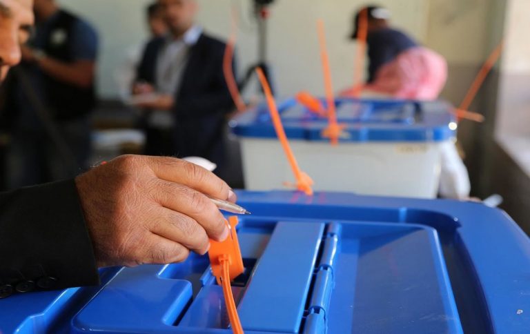 عِقّاب الصناديق... هنا تتجلى الديمقراطية