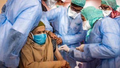 Photo of فعالية ”فايزر“ و ”أسترازينيكا“ تتهاوى بعد ستة أشهر من التطعيم