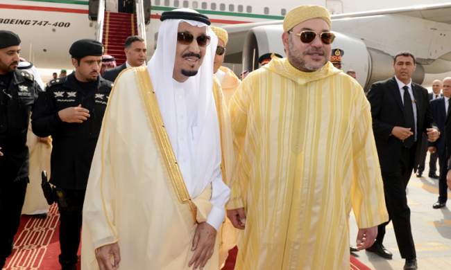 العاهل السعودي مبرقا الملك: متمنياتنا لكم بالصحة والسعادة