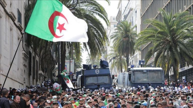 الجزائر تفاقم أزمتها الداخلية بقطع العلاقات الدبلوماسية مع المغرب