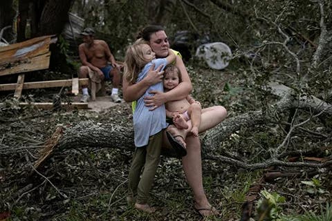 مصرع العشرات وغرق منازل وإلغاء رحلات طيران جراء السيول في أمريكا