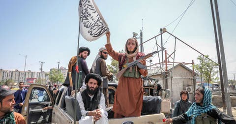 طالبان تعلق جثامين أربعة خاطفين قتلتهم في هرات على رافعات