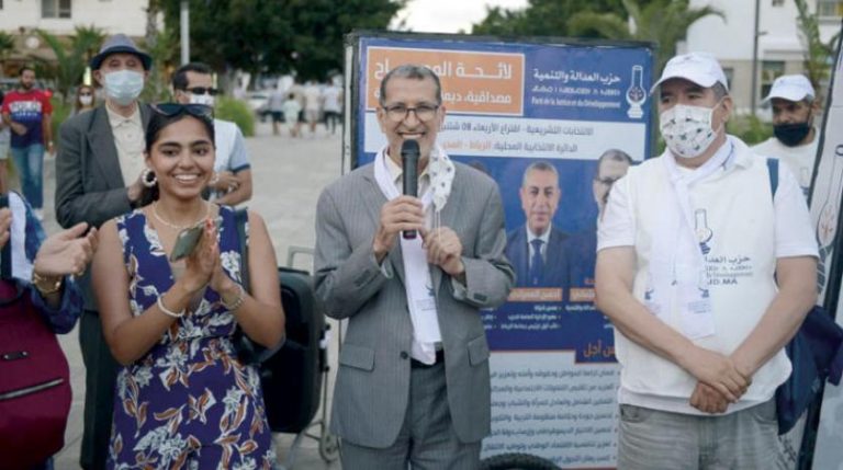 أصحاب الحمامات للعثماني: "كورونا غير عندنا أما تجمعاتكم معقمة"