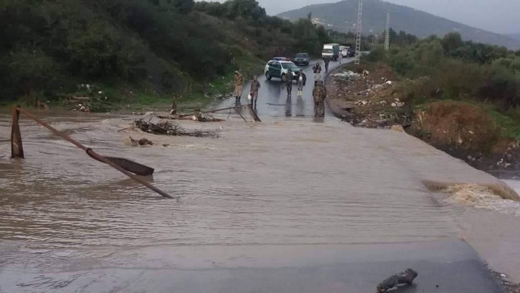 الجزائر.. العثور على جثث 3 أشخاص جرفتهم فيضانات