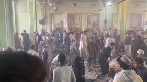 أثناء صلاة الجمعة.. مجزرة داخل مسجد بأفغانستان تحصد 32 قتيلاً