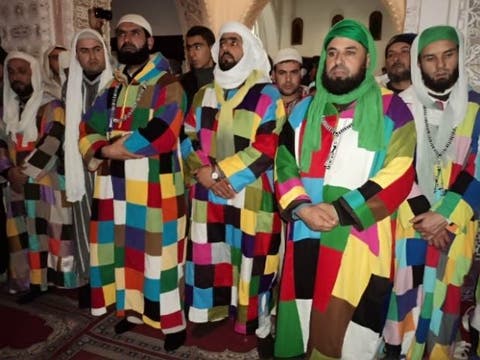المئات من اتباع  “الطريقة الكركرية” يحتفلون في المغرب