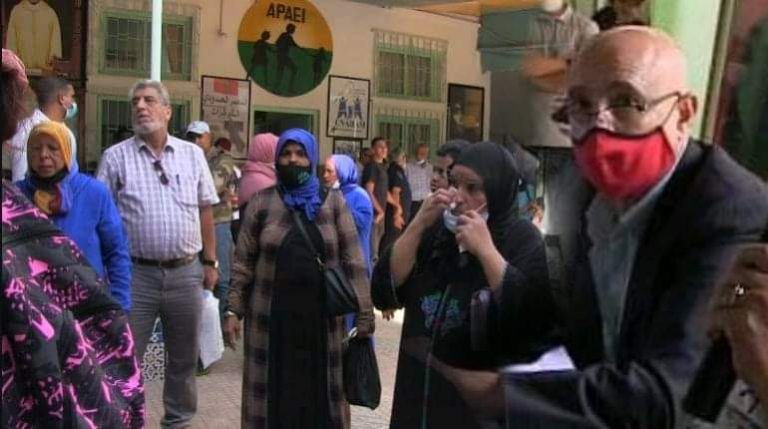 رغم وفاة ابنته.. جمعية الأطفال المعاقين بالبيضاء تتشبت برئيسها "فيديو"
