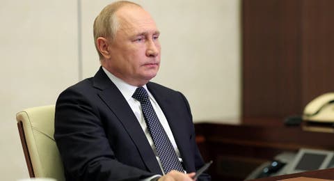 بوتين يتلقى جرعة”سبوتنيك لايت” ويعلن تطوعه لاختبار لقاح جديد عليه