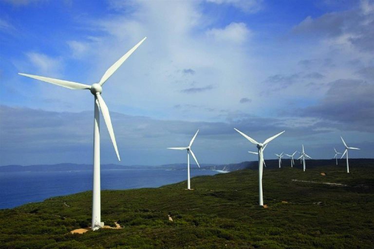 المغرب يربك حسابات الكابرانات.. إطلاق مشروع ضخم للطاقة الريحية