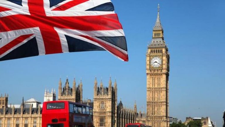بريطانيا تعلن رصد إصابتين بمتحور أوميكرون