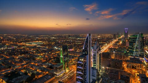 السعودية تقرر تمديد صلاحية التأشيرات والإقامات مجانا