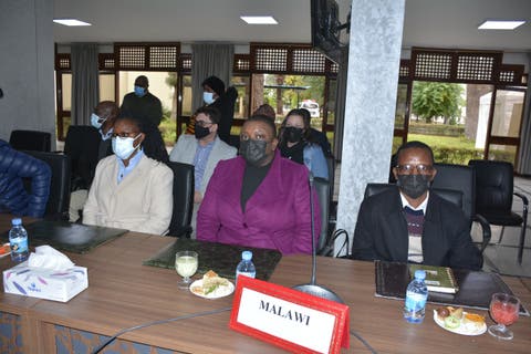 فاس…وفد من 21 دول افريقية يزور المركز الرقمي المندمج للتلقيح ضد كورونا