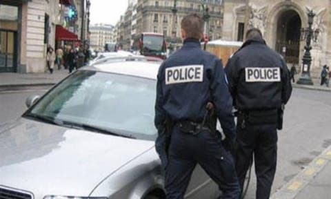 وسائل إعلام فرنسية: اعتقال عنصرين لليمين المتطرف في قضية إرهاب