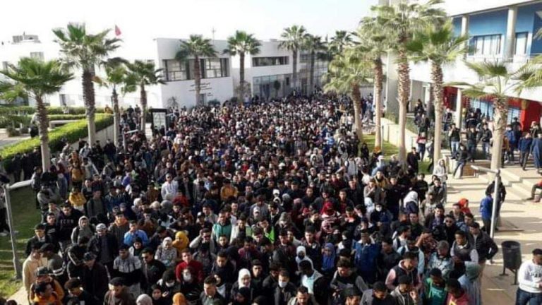 أكادير: طلاب جامعة إبن زهر يحتجون على قرار تحديد سن الولوج لمهنة التعليم