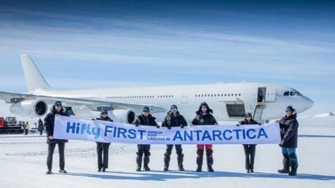 سابقة.. أول طائرة تحط على مدرج جليدي بالقطب الجنوبي