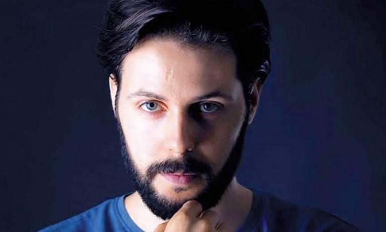 بسبب عدم توفره على جواز التلقيح.. فنان مغربي يُمنَع من دخول قاعة السينما