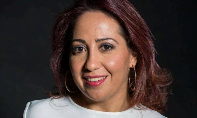 من كندا... هدى الريحاني تتألق في عمل مسرحي " أنا منتج"