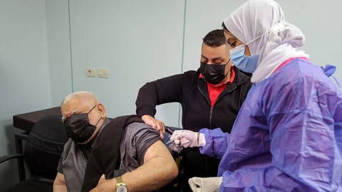 مصر تختبر لقاحها الجديد “كوفي فاكس” بتطعيم 9 متطوعين