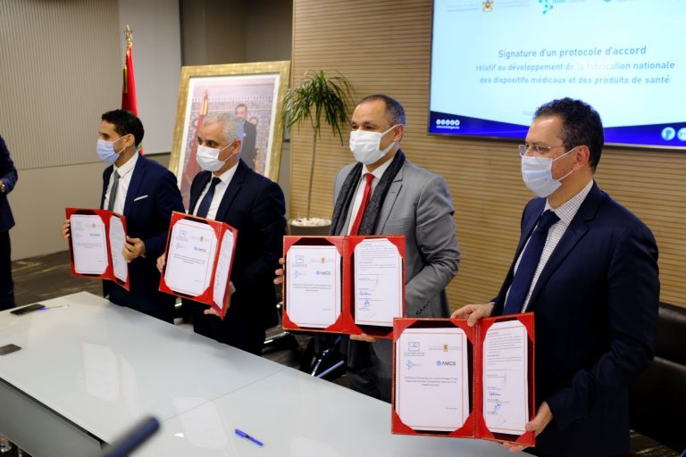 بحضور مزور وآيت الطالب..توقيع بروتوكول اتفاق لتحفيز التصنيع المحلي للمنتجات الطبية