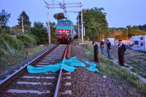 ايطاليا .. قطار يدهس مهاجرين مغربيين ويُحول جثتهم إلى أشلاء