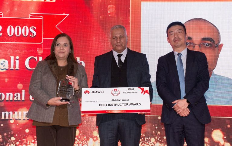 وزير التعليم العالي يُتوج جامعة الحسن الأول بجوائز تكنولوجيا المعلومات والاتصالات