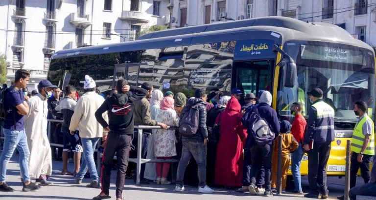في تناقض صارخ.. حافلات "ألزا" و التحرش بالنساء يثير سخرية مواقع التواصل