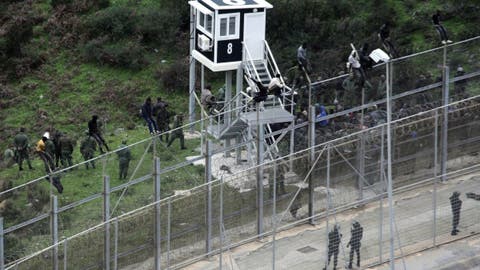 السلطات المغربية “تُنقذ” عناصر الحرس المدني الإسباني في مليلية من هجوم جماعي “مُسلح”