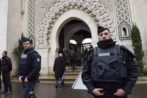 فرنسا تغلق مسجدا بشمال باريس بعد خطاب “غير مقبول”